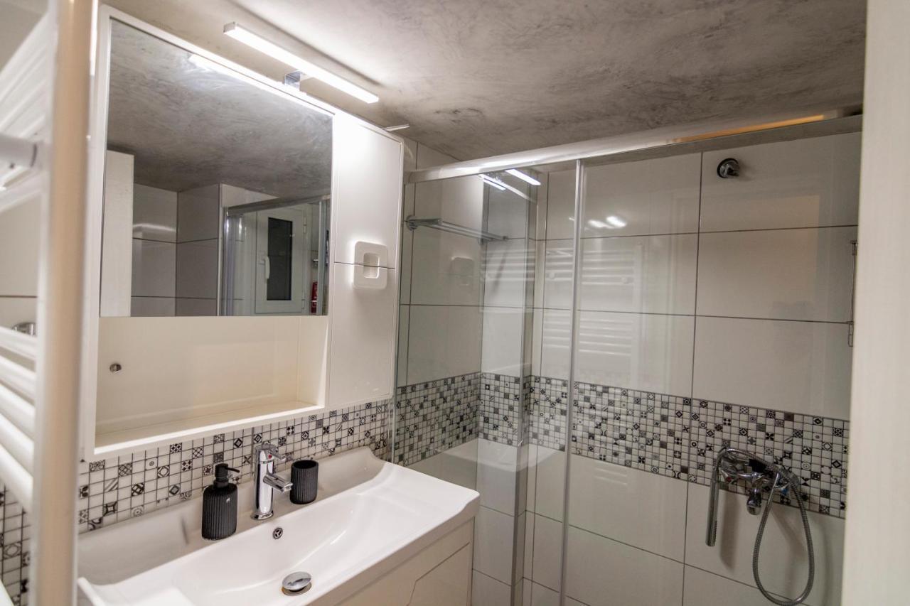 Luxury Apartment 10' From The Center! Athén Kültér fotó